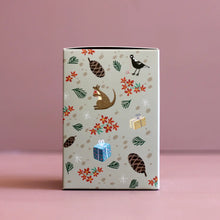 Load image into Gallery viewer, Ivy & Wood Bush Christmas Candle