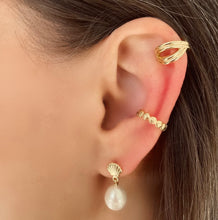 Load image into Gallery viewer, Sun Soul Seashell Ear Cuff
