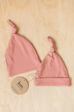 Load image into Gallery viewer, Kiin Stretch Beanie in Blush
